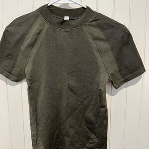 Lululemon size 6 sport top